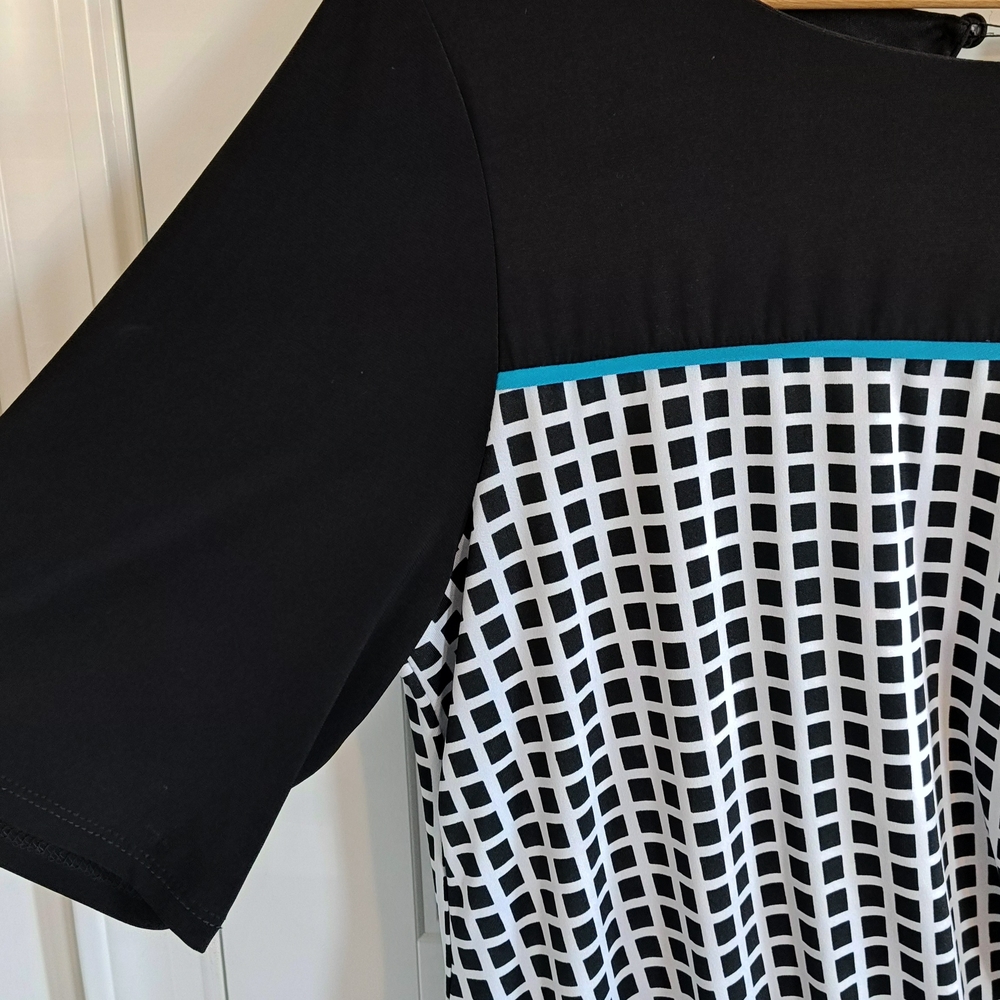 Black and White Geometric Dress - Picture 5 of 9